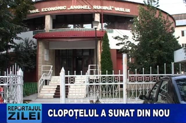 Clopotelul a sunat