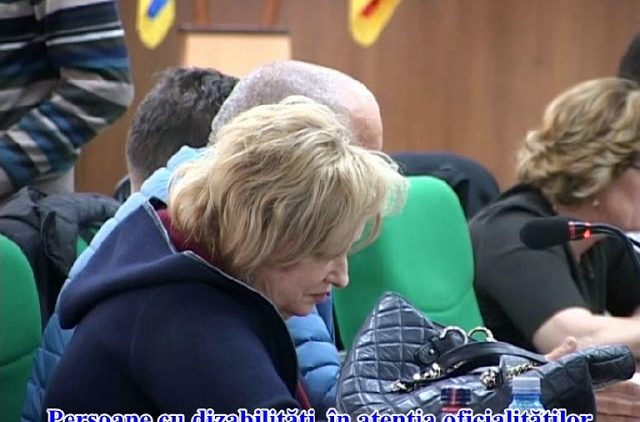 Persoane cu dizabilitati, in atentia oficialitatilor