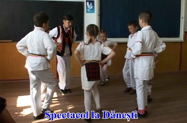 SPECTACOL LA DÃNESTI p 2