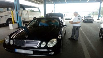 Permis de conducere fals descoperit de poliÈ_iÈ_tii de frontierÄ_ vasluieni