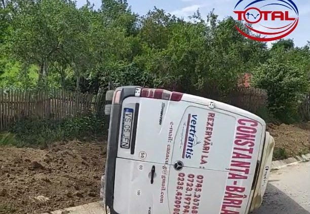 Microbuz cu 7 persoane, răsturnat în satul Morăreni!.mpg_snapshot_00.00.289