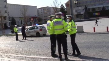 1954ZJ.MXF_snapshot_03.51.488