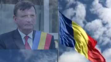 2723CD.00_01_06_18.Still001