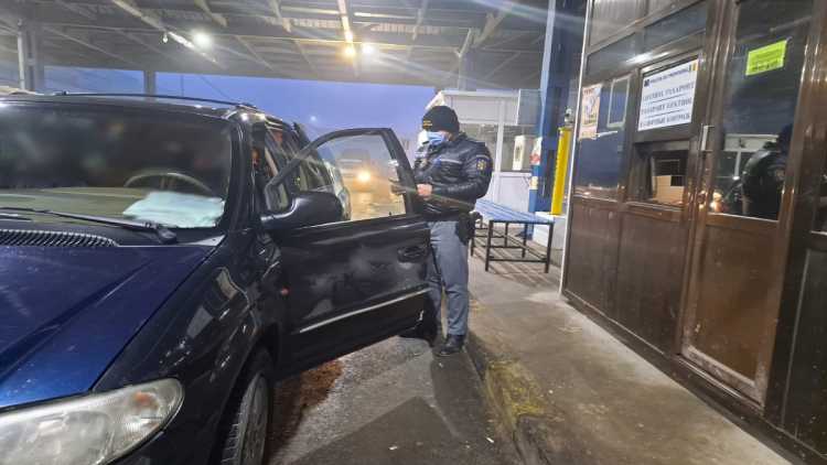 Audi-cu-I.T.P.-fals-depistat-de-politistii-de-frontiera-huseni
