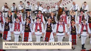 Ansamblul folcloric Trandafir de la Moldova Romania.mp4_snapshot_00.16.641
