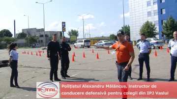 Polițistul Alexandru Mălăncuș, instructor de conducere defensivă pentru colegii din IPJ Vaslui.mp4_snapshot_00.14.410