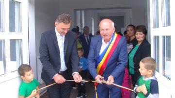 029_5635_01.MP4_snapshot_00.03.525