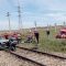 VIDEO// Un autoturism în care se aflau două persoane lovit de un tren în localitatea Gara Roșiești