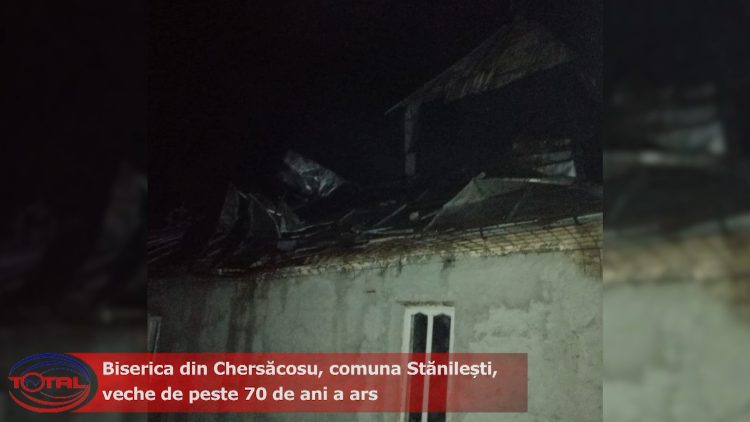 Biserica din Chersăcosu, comuna Stănilești, veche de peste 70 de ani a ars.mp4_snapshot_00.21.800