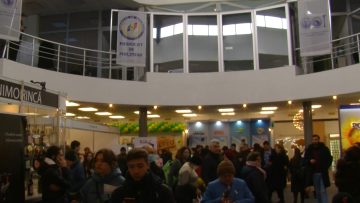 029_0735_01.MP4_snapshot_00.02.671