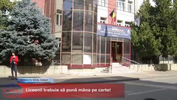 Liceenii trebuie să pună mâna pe carte.mp4_snapshot_00.22.920